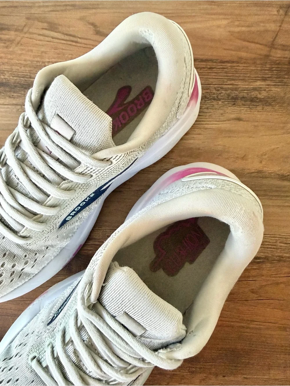 Brooks Womens Ghost 16 in White/Gray/Blue/Pink (7.5 Medium-B) Great Condition